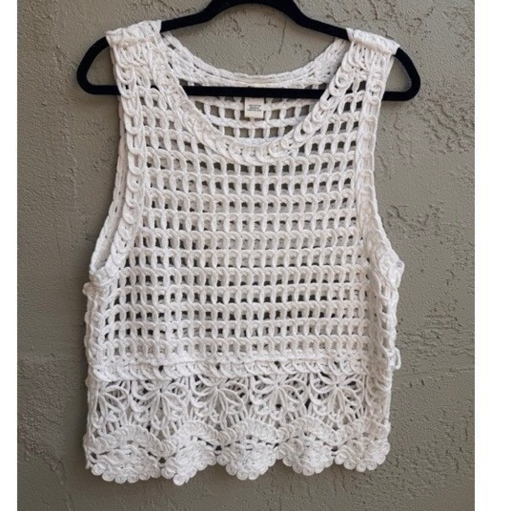 Ultra Pink Womens White Crochet Sleeveless Top LARGE Boho Lace Scalloped Cottage - Picture 2 of 9